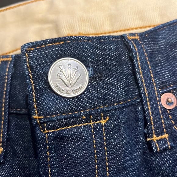 **NEW JEANS** - Picture 2 of 6